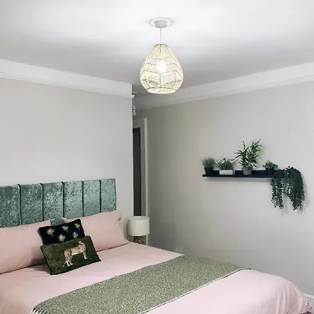 2 Bedroom Dreamy Apartment In Plymouth! Exterior foto